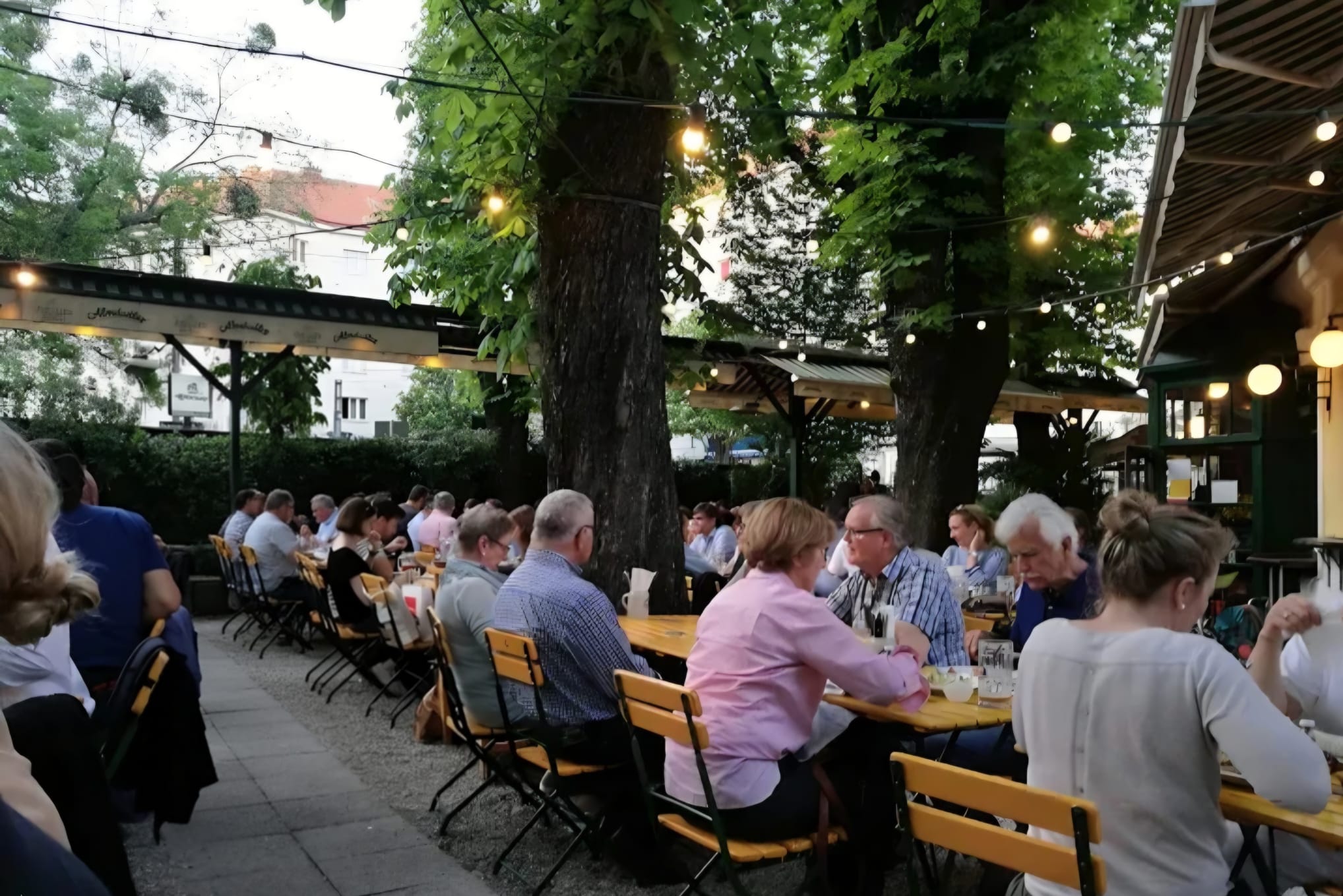 Fischerbräu Gastgarten für Hochzeiten